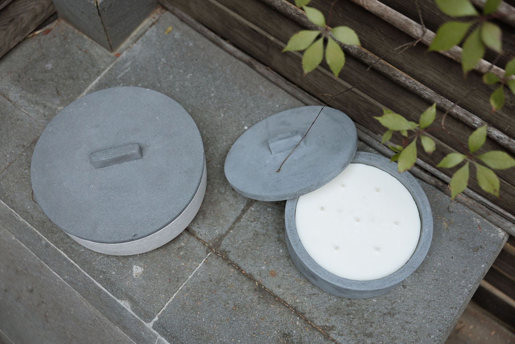 KOLÓS concrete candle medium — Sacred Ash