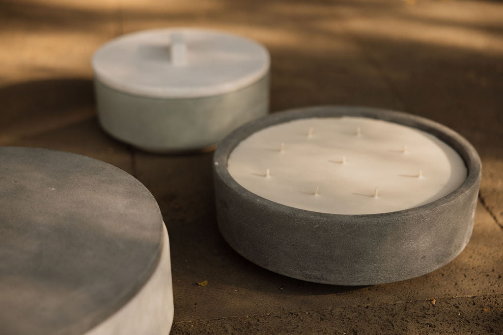 KOLÓS concrete candle large — Sacred Ash