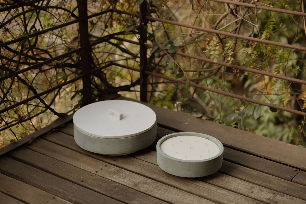 KOLÓS concrete candle large — Agave Mist