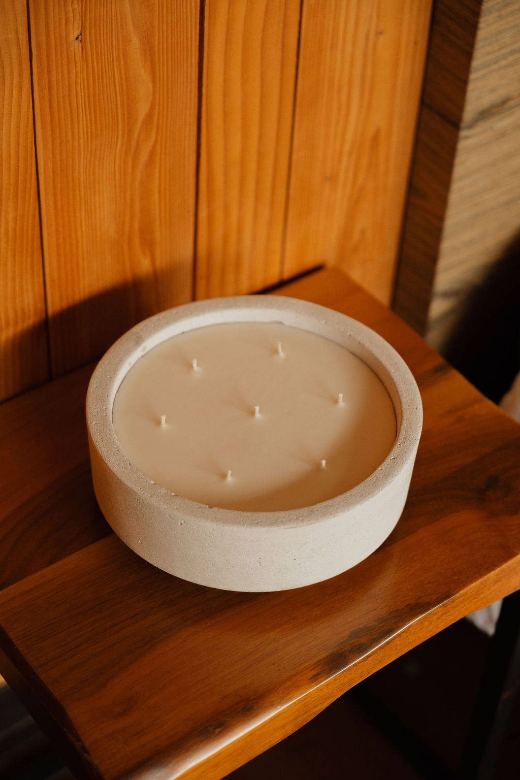 KOLÓS concrete candle medium — Velvet Dust