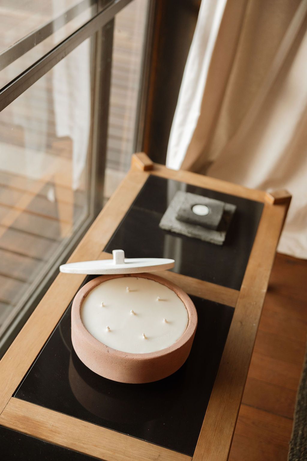KOLÓS concrete candle medium — Adobe Haze