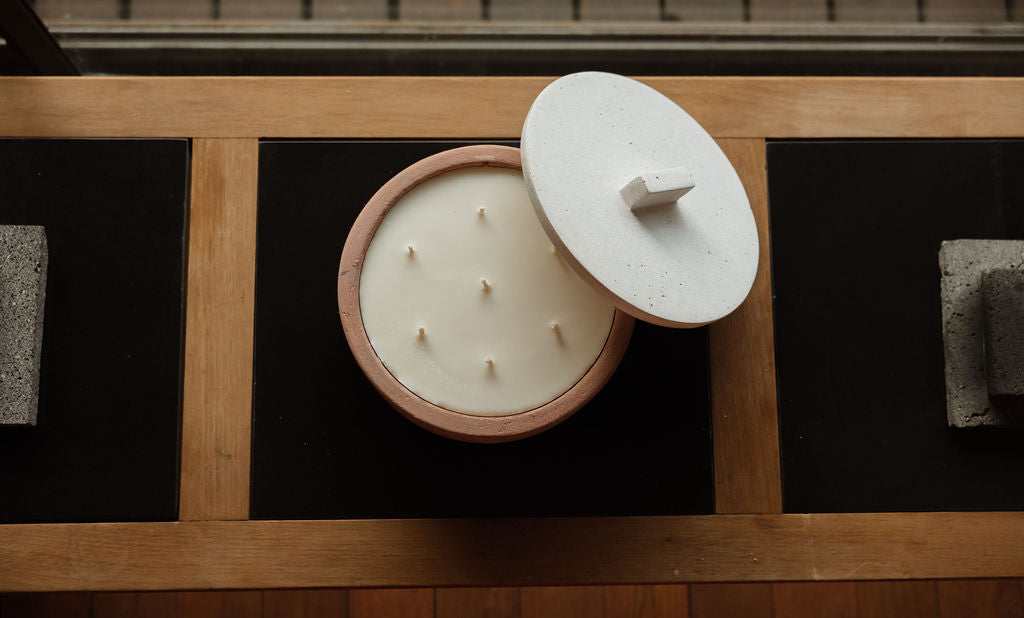 KOLÓS concrete candle medium — Adobe Haze