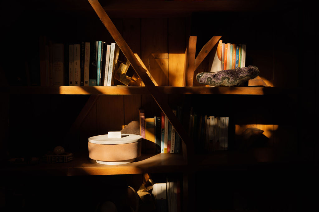 KOLÓS concrete candle medium — Adobe Haze