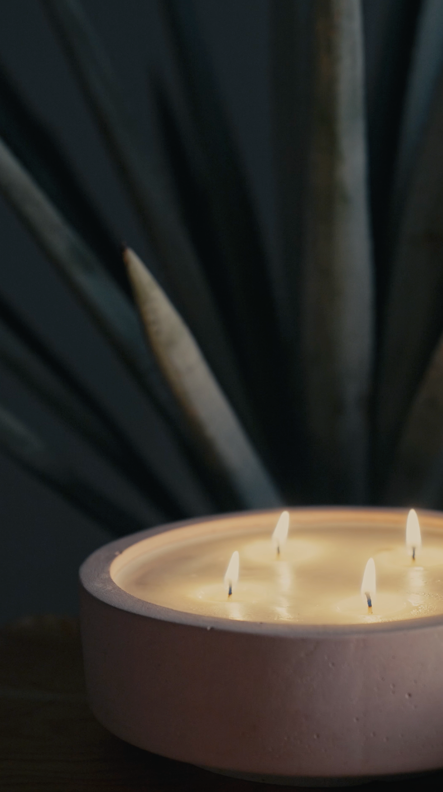KOLÓS concrete candle with lid