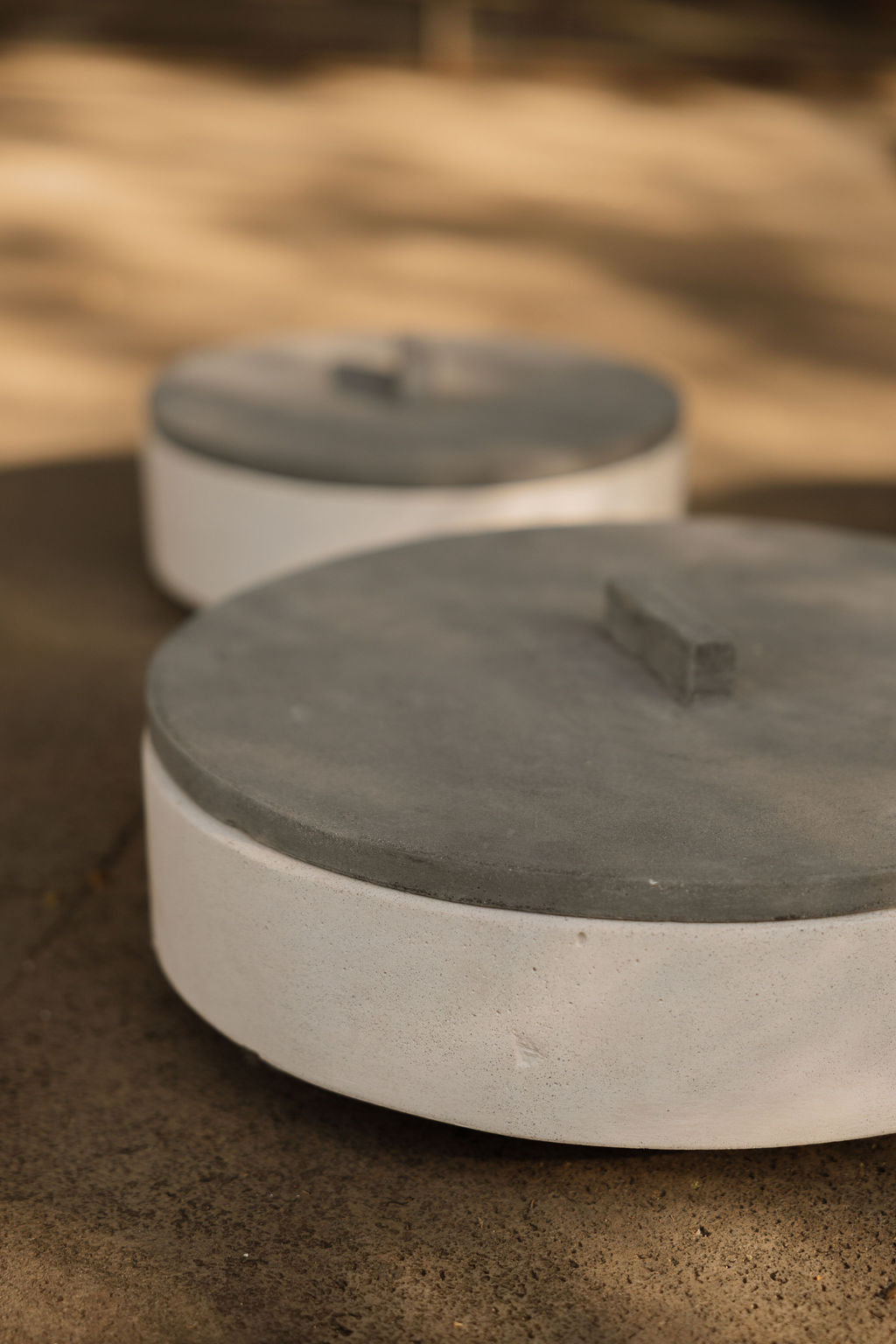 KOLÓS concrete candle extra large — Velvet Dust