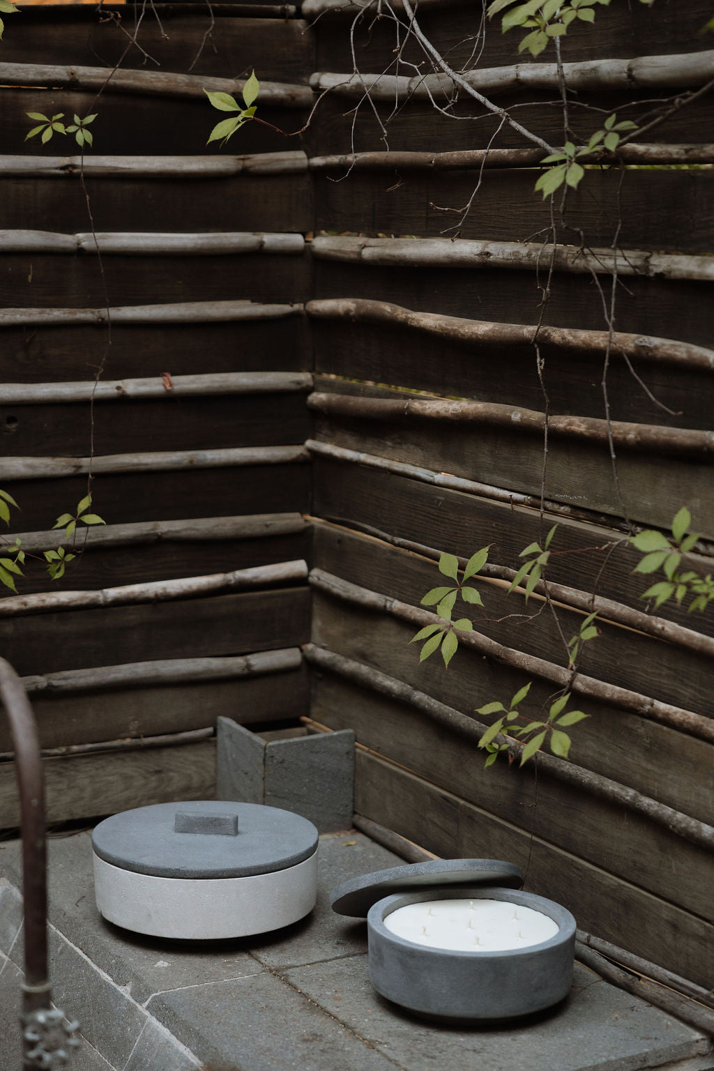 KOLÓS concrete candle medium — Sacred Ash