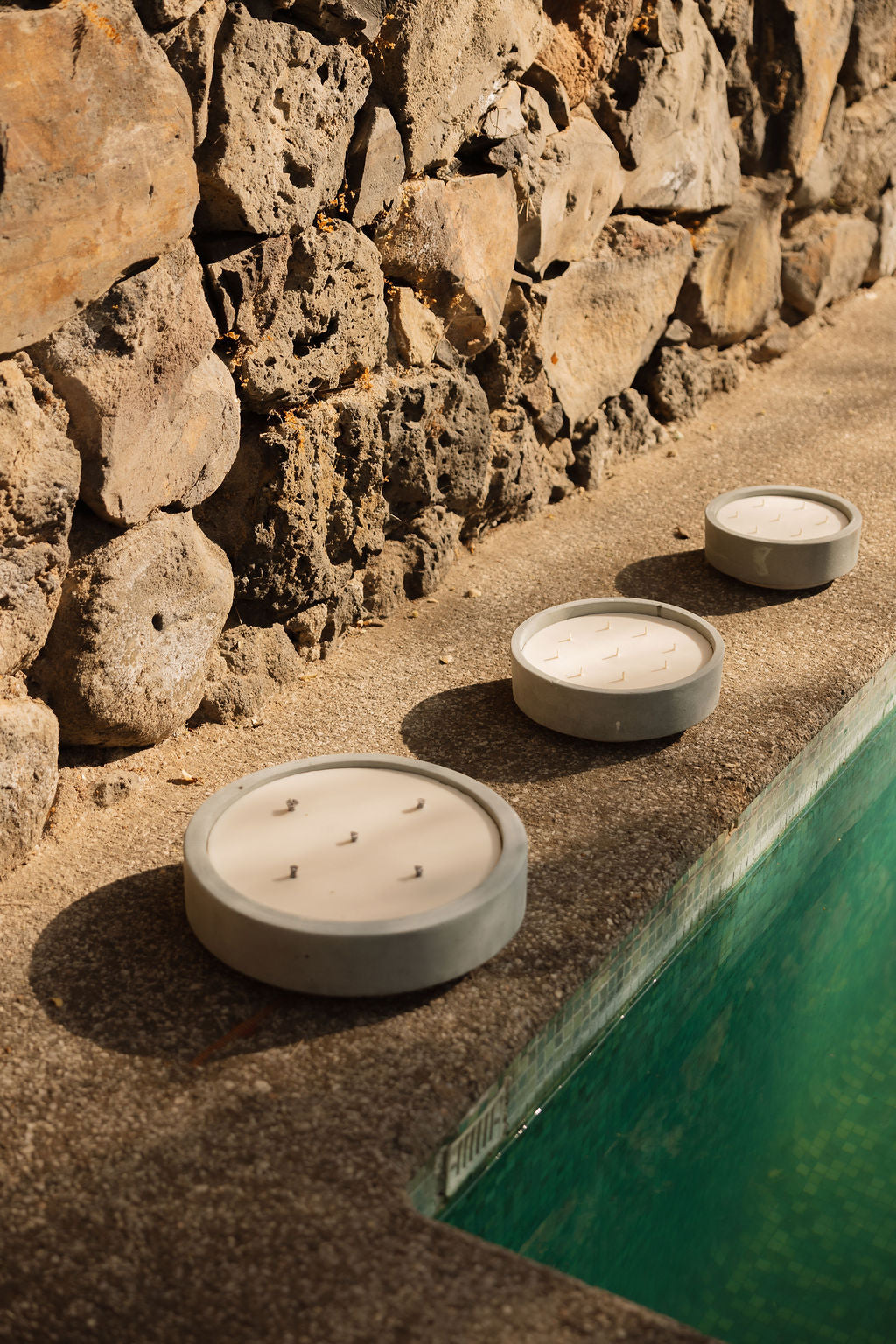 KOLÓS concrete candles — Agave Mist