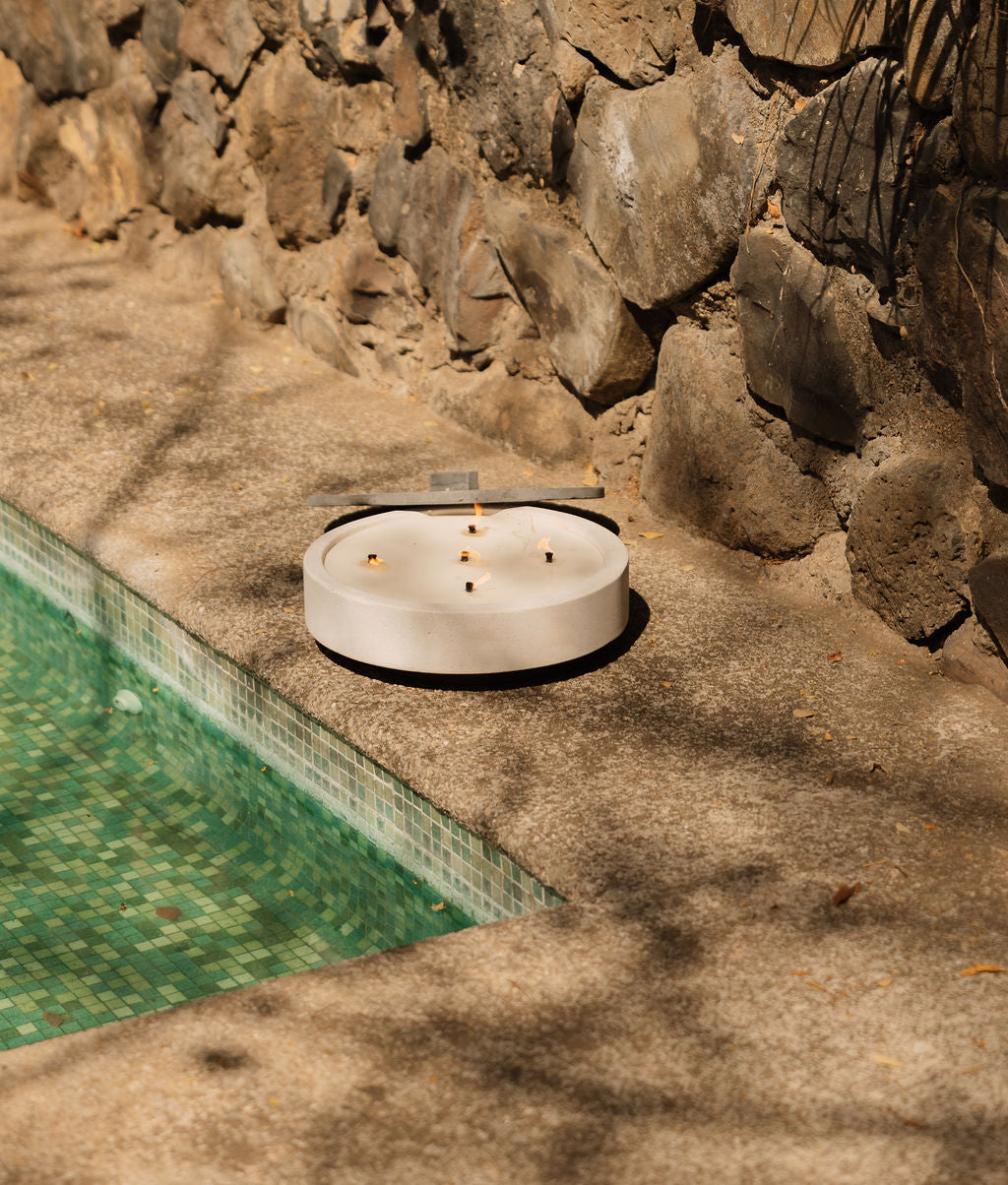 KOLÓS concrete candle extra large — Velvet Dust - Outdoor