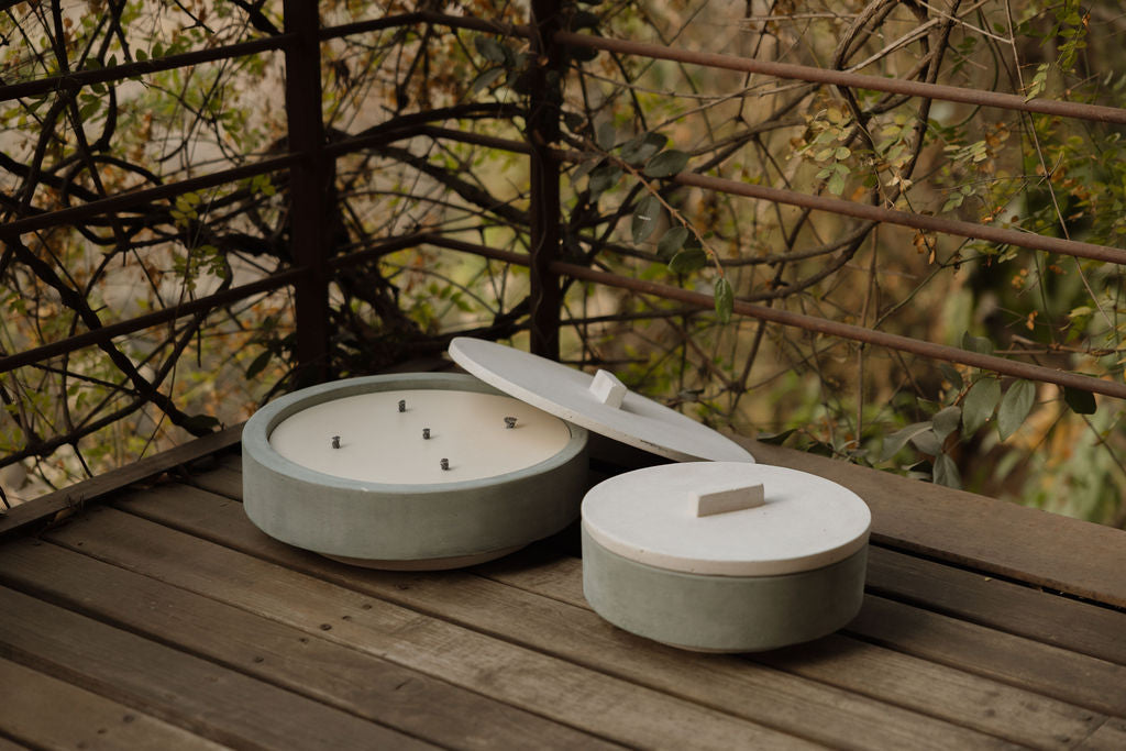 KOLÓS concrete candle large — Agave Mist