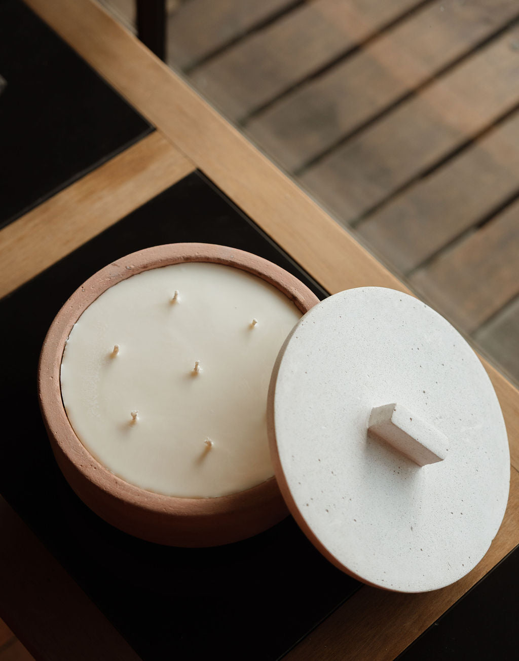 KOLÓS concrete candle medium — Adobe Haze