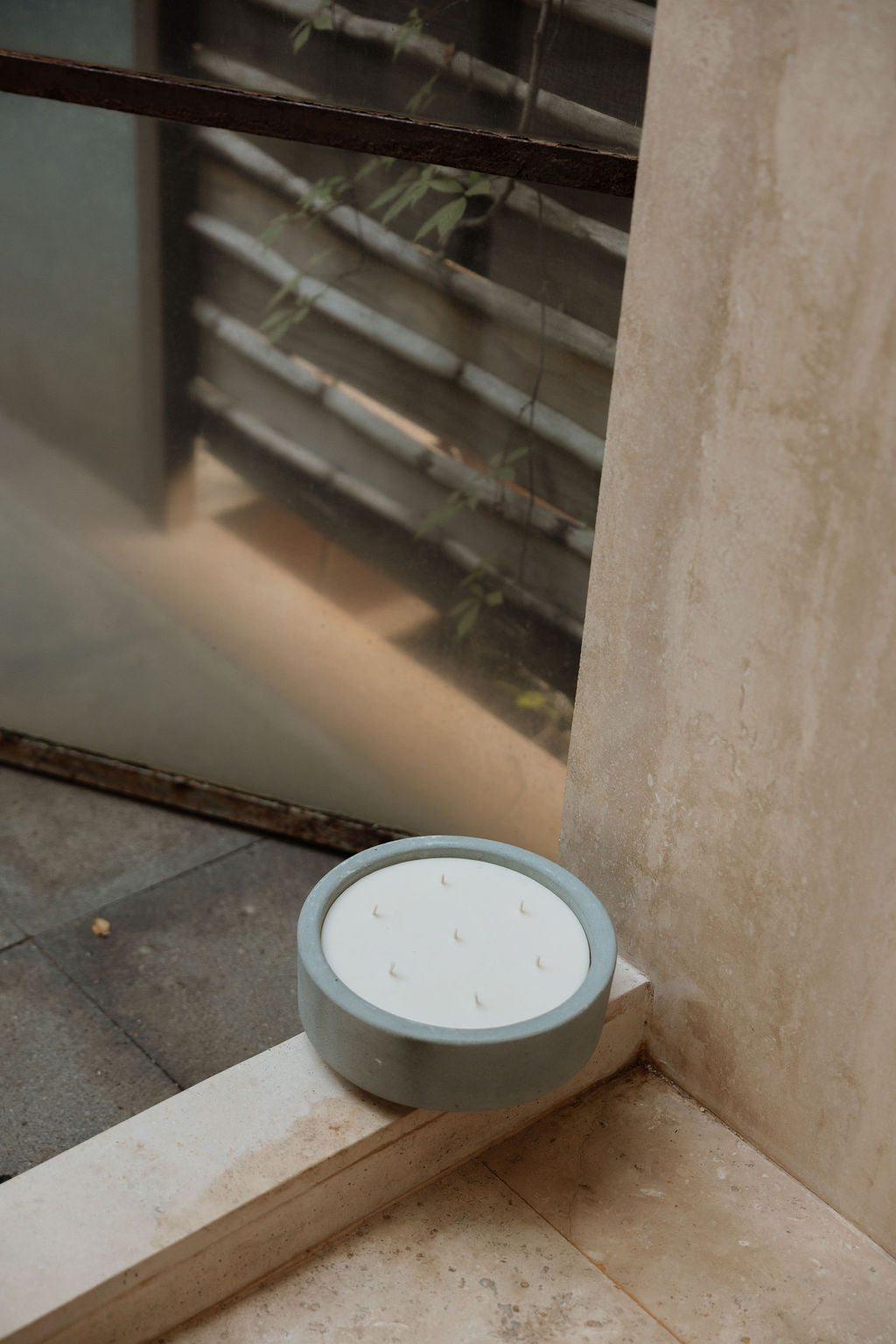 KOLÓS concrete candle medium — Agave Mist