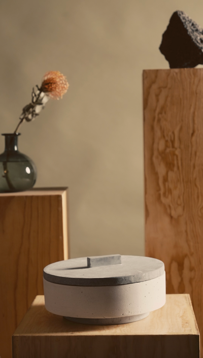 KOLÓS concrete candle medium — Velvet Dust