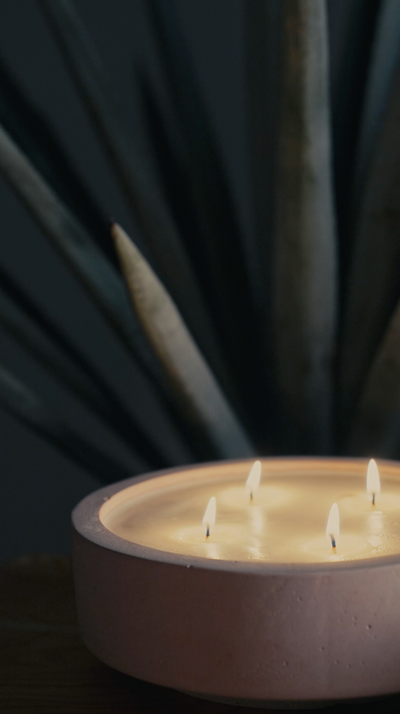 KOLÓS concrete candle with lid